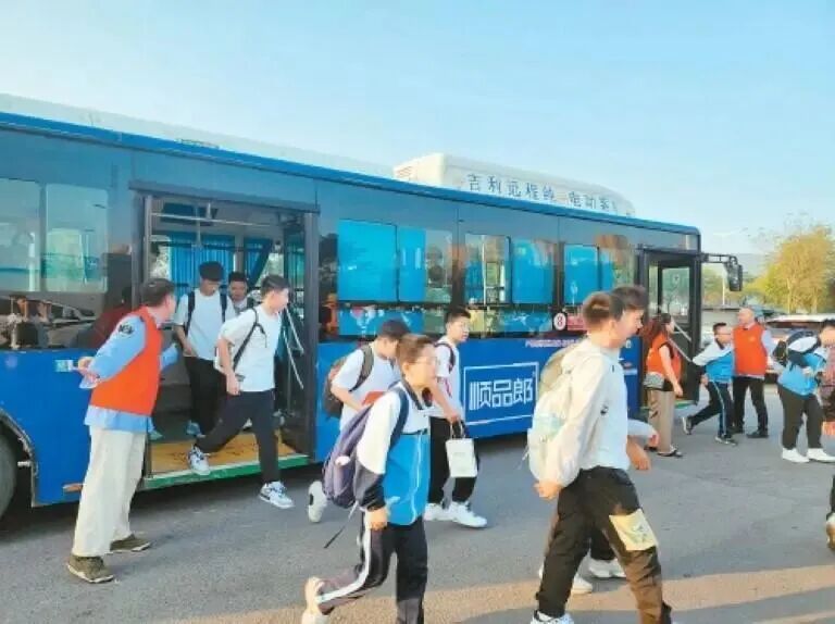 本来上学是“匆匆忙忙”，现在是“从从容容，游刃有余”